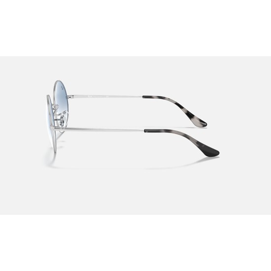 OVAL 1970
Lenses: Light Blue Gradient  +  Frame: Silver