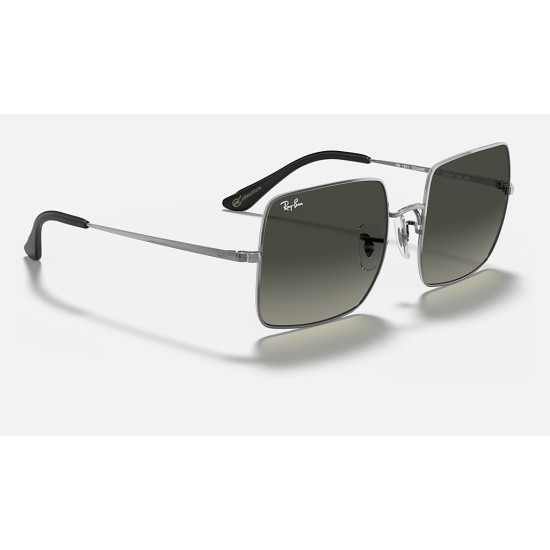 Square 1971 @collection
Lenses: Grey Gradient  +  Frame: Gunmetal