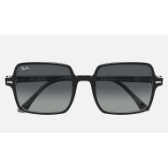Square II
Lenses: Light Grey Gradient  +  Frame: Black