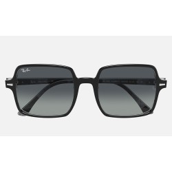 Square II
Lenses: Light Grey Gradient  +  Frame: Black
