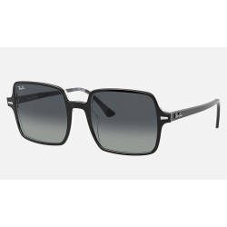 Square II
Lenses: Light Grey Gradient  +  Frame: Black