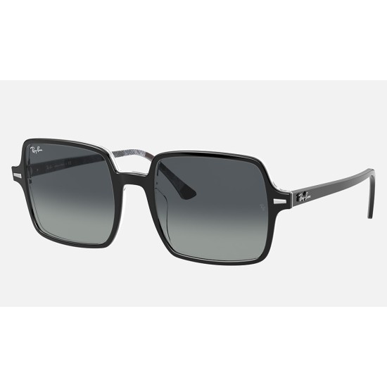 Square II
Lenses: Light Grey Gradient  +  Frame: Black