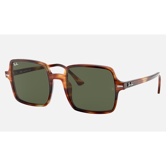 Square II
Lenses: Green Classic G-15  +  Frame: Tortoise