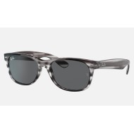 NEW WAYFARER COLOR MIX
Lenses: Dark Grey Classic  +  Frame: Striped Grey