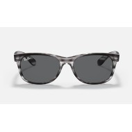 NEW WAYFARER COLOR MIX
Lenses: Dark Grey Classic  +  Frame: Striped Grey