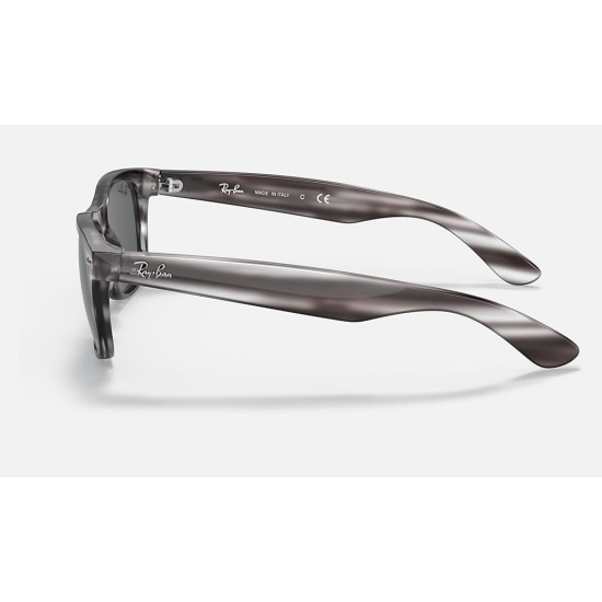 NEW WAYFARER COLOR MIX
Lenses: Dark Grey Classic  +  Frame: Striped Grey