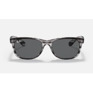 NEW WAYFARER COLOR MIX
Lenses: Dark Grey Classic  +  Frame: Striped Grey