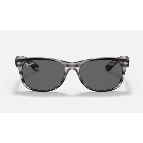 NEW WAYFARER COLOR MIX
Lenses: Dark Grey Classic  +  Frame: Striped Grey