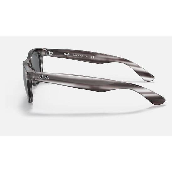 NEW WAYFARER COLOR MIX
Lenses: Dark Grey Classic  +  Frame: Striped Grey