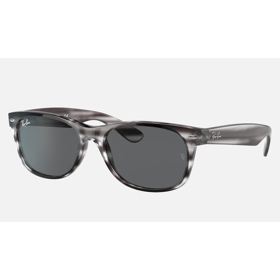 NEW WAYFARER COLOR MIX
Lenses: Dark Grey Classic  +  Frame: Striped Grey