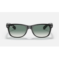 NEW WAYFARER FLASH GRADIENT LENSES
Lenses: Green Gradient  +  Frame: Black