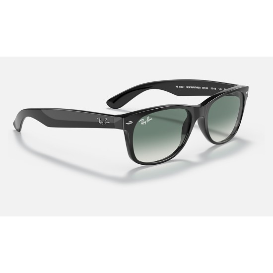 NEW WAYFARER FLASH GRADIENT LENSES
Lenses: Green Gradient  +  Frame: Black