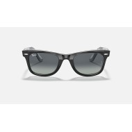 ORIGINAL WAYFARER COLOR MIX
Lenses: Light Grey Gradient  +  Frame: Black