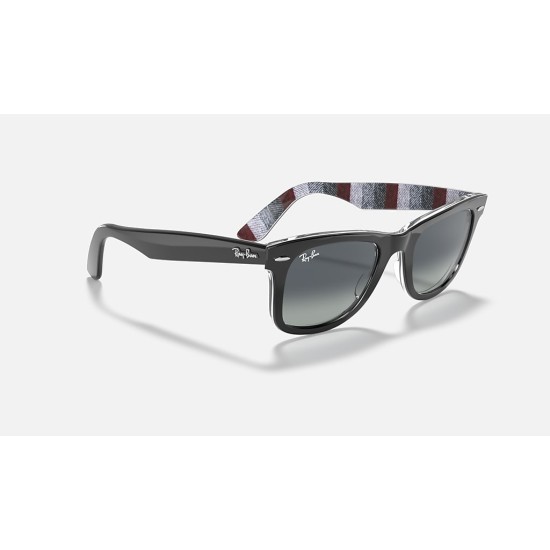 ORIGINAL WAYFARER COLOR MIX
Lenses: Light Grey Gradient  +  Frame: Black