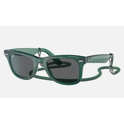ORIGINAL WAYFARER COLORBLOCK
Lenses: Dark Grey Classic  +  Frame: Transparent Green