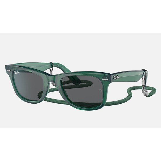 ORIGINAL WAYFARER COLORBLOCK
Lenses: Dark Grey Classic  +  Frame: Transparent Green