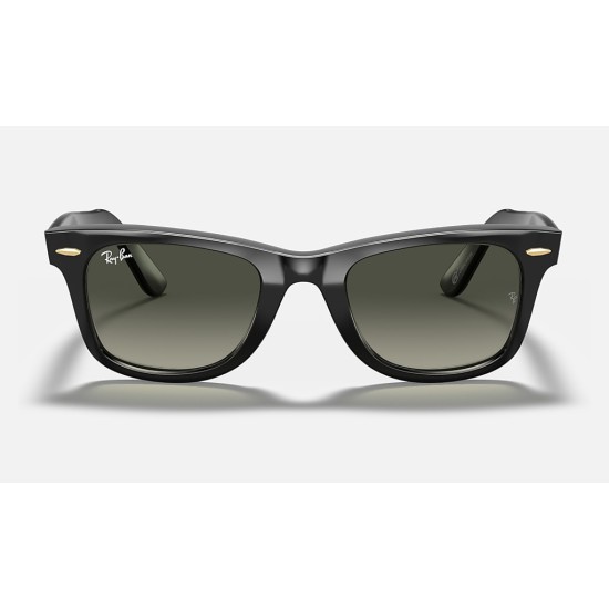 ORIGINAL WAYFARER @Collection
Lenses: Grey Gradient  +  Frame: Black