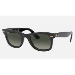 ORIGINAL WAYFARER @Collection
Lenses: Grey Gradient  +  Frame: Black