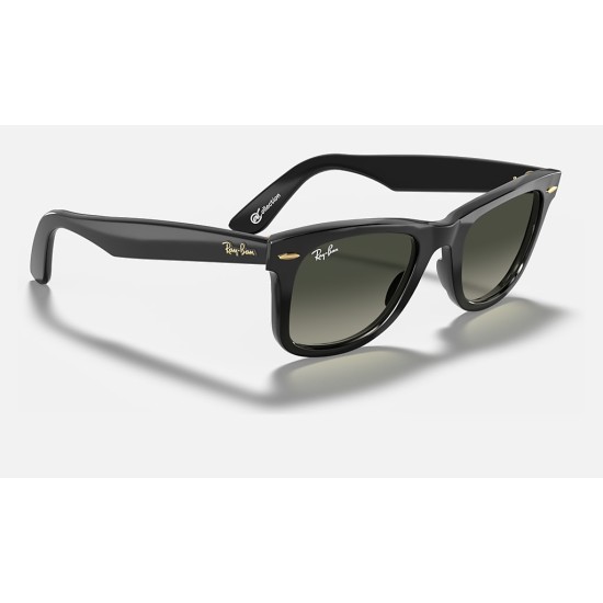 ORIGINAL WAYFARER @Collection
Lenses: Grey Gradient  +  Frame: Black