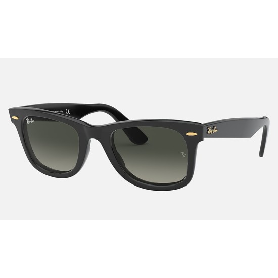 ORIGINAL WAYFARER @Collection
Lenses: Grey Gradient  +  Frame: Black
