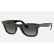 ORIGINAL WAYFARER @Collection
Lenses: Grey Gradient  +  Frame: Black