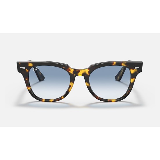 METEOR FLECK
Lenses: Light Blue Gradient  +  Frame: Yellow Havana