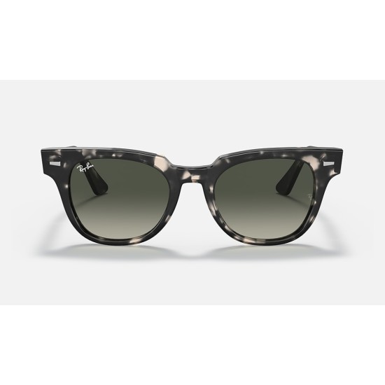 METEOR FLECK
Lenses: Grey Gradient  +  Frame: Grey Havana