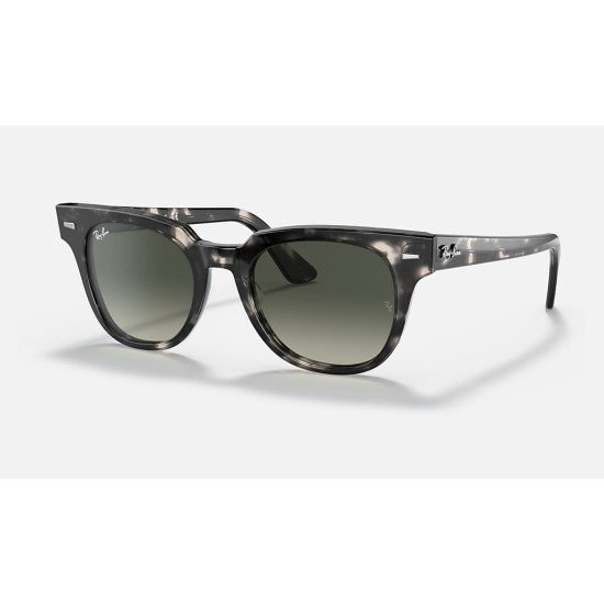 METEOR FLECK
Lenses: Grey Gradient  +  Frame: Grey Havana