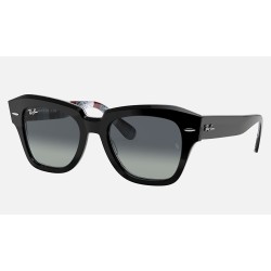 State Street
Lenses: Light Grey Gradient  +  Frame: Black