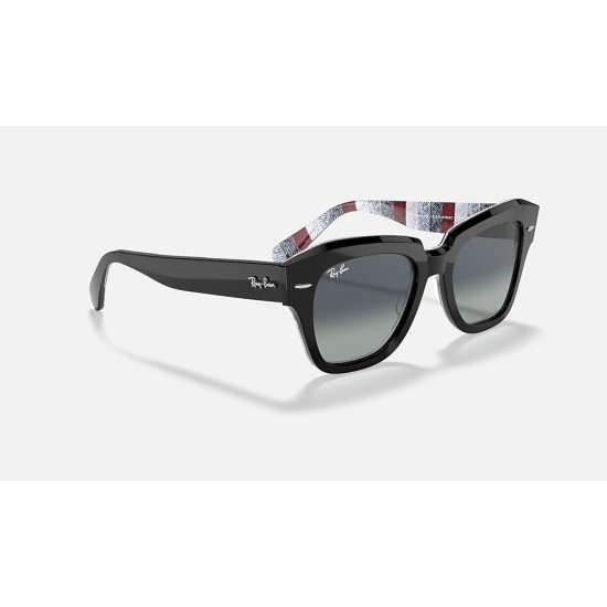 State Street
Lenses: Light Grey Gradient  +  Frame: Black