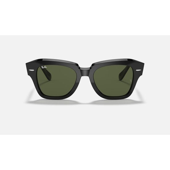 State Street
Lenses: Green Classic  +  Frame: Black