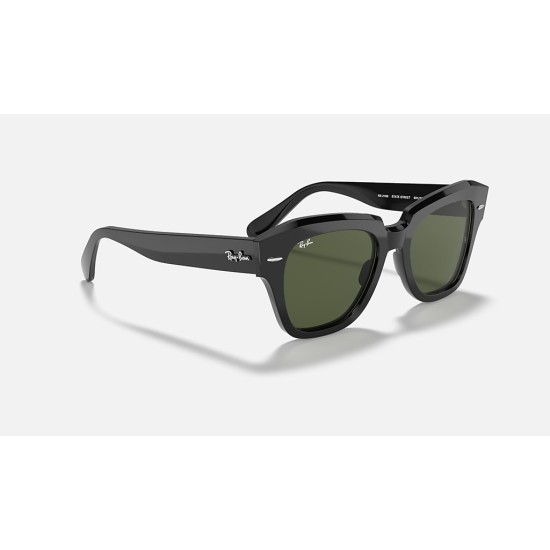 State Street
Lenses: Green Classic  +  Frame: Black