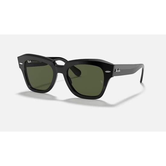 State Street
Lenses: Green Classic  +  Frame: Black