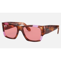 NOMAD PINK FLUO
Lenses: Pink Classic  +  Frame: Striped Havana and Pink Fluo