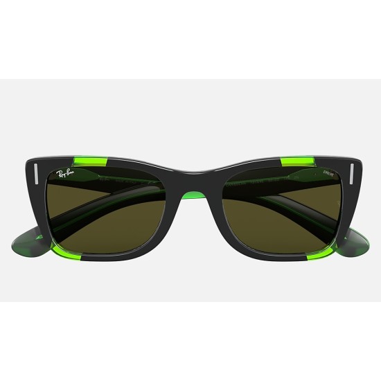 CARIBBEAN GREEN FLUO
Lenses: Green Photochromic Classic  +  Frame: Black and Green Fluo