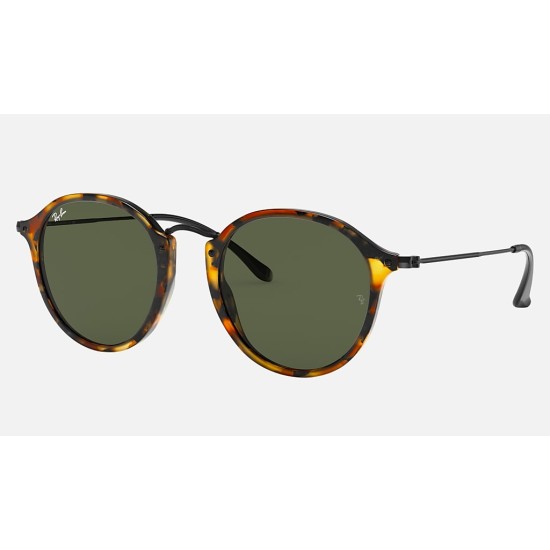 ROUND FLECK
Lenses: Green Classic G-15  +  Frame: Spotted Black Havana