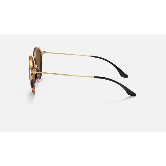 ROUND FLECK
Lenses: Brown Classic B-15  +  Frame: Tortoise