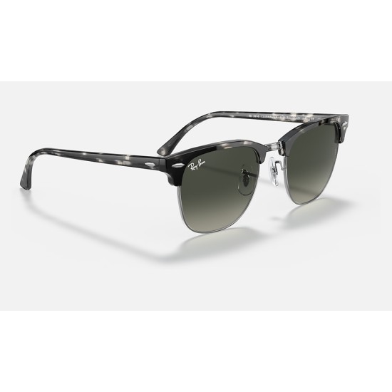 CLUBMASTER FLECK
Lenses: Grey Gradient  +  Frame: Grey Havana