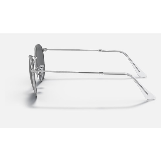ROUND METAL LEGEND GOLD
Lenses: Dark Grey Classic  +  Frame: Shiny Silver