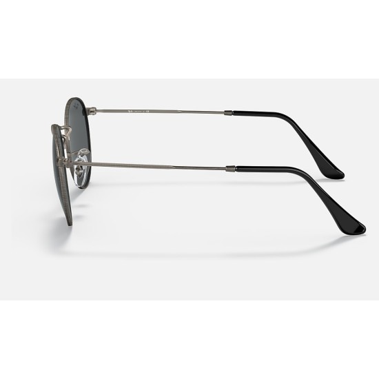 ROUND METAL ANTIQUED
Lenses: Dark Grey Classic  +  Frame: Gunmetal