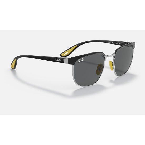 Scuderia Ferrari LTD | Customized by Carlos Sainz
Lenses: Grey Classic  +  Frame: Black On Silver