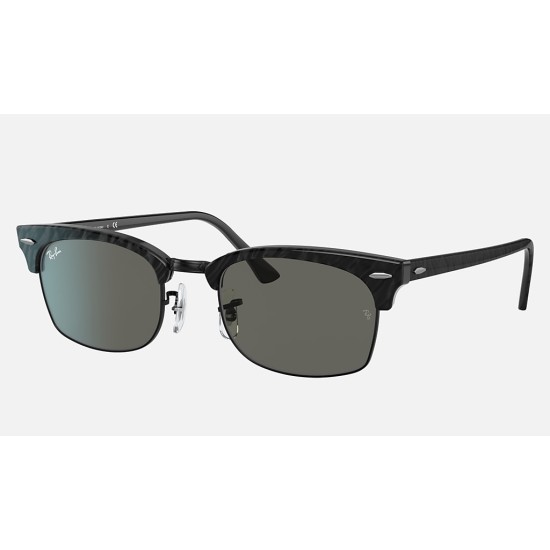 CLUBMASTER SQUARE
Lenses: Dark Grey Classic  +  Frame: Wrinkled Black