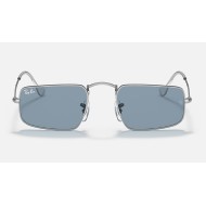 Julie
Lenses: Blue Classic  +  Frame: Silver