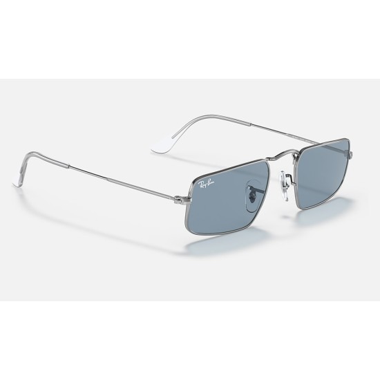Julie
Lenses: Blue Classic  +  Frame: Silver