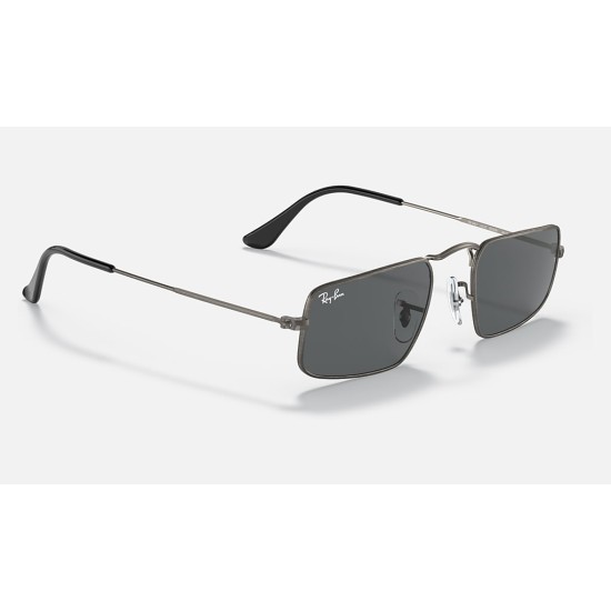Julie
Lenses: Dark Grey Classic  +  Frame: Gunmetal