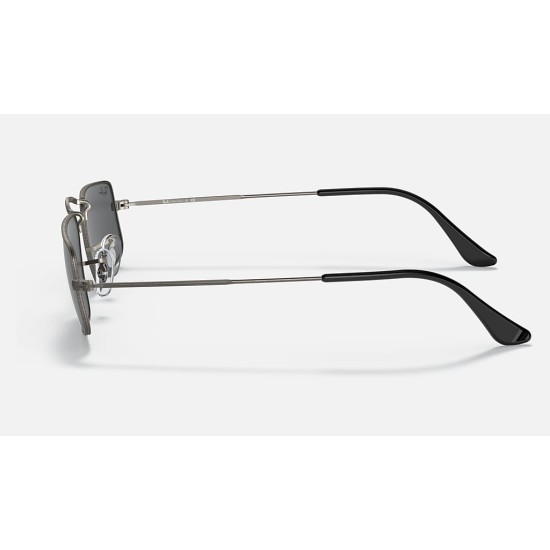 Julie
Lenses: Dark Grey Classic  +  Frame: Gunmetal