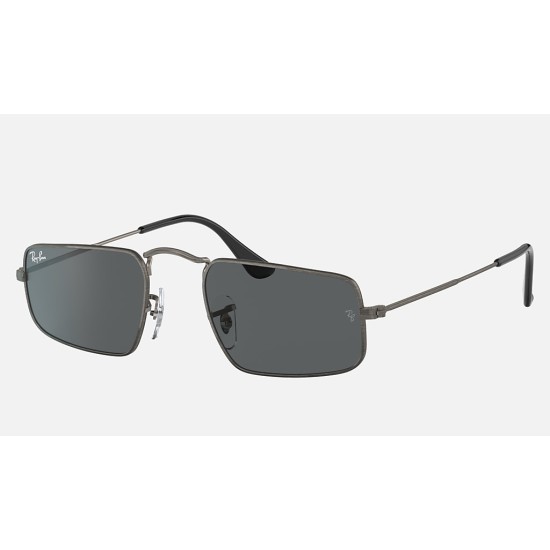 Julie
Lenses: Dark Grey Classic  +  Frame: Gunmetal