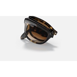 WAYFARER FOLDING CLASSIC
Lenses: Light Brown Gradient  +  Frame: Tortoise