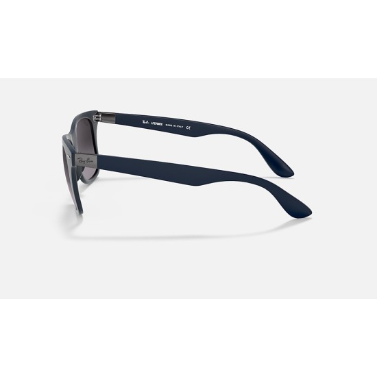 WAYFARER LITEFORCE
Lenses: Grey Gradient  +  Frame: Blue
