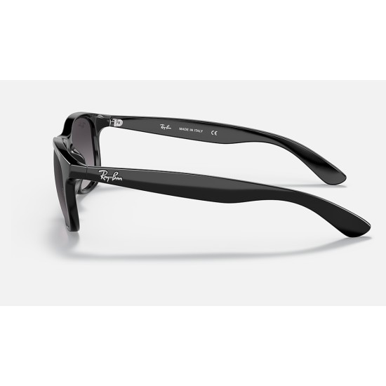 Andy
Lenses: Grey Gradient  +  Frame: Black